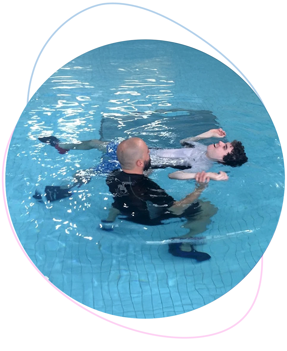 proteus-adult-floating-with-support.webp