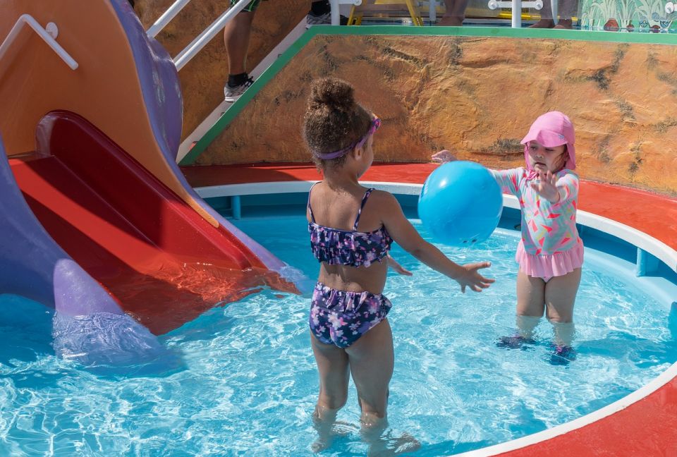 Top 5 Games to Play in the Swimming Pool with Your Children