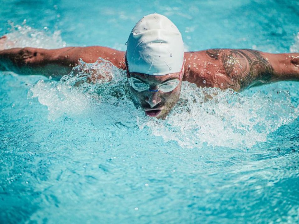 How can swimming improve your mental resilience?